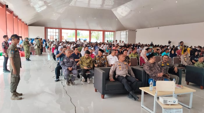  "SALAM PRAJA WIBAWA"  Satpol PP Kabupaten Rembang turut menghadiri sekaligus melaksanakan pengamanan Launching dan Pembukaan MPLS Sekolah Rakyat Terintegrasi 1 Kabupaten Rembang di Desa Kaliombo, Kecamatan Sulang, Jumat (31/07/2026).  Kehadiran Satpol PP merupakan bentuk komitmen dalam mendukung kelancaran setiap kegiatan masyarakat. Alhamdulillah, seluruh rangkaian acara berlangsung aman, tertib, lancar, dan kondusif.  Bersama membangun generasi penerus bangsa melalui lingkungan yang aman, tertib, dan nyaman.  #SalamPrajaWibawa #SatpolPPRembang #MPLS2026 #SekolahRakyat #KabupatenRembang #TrantibumLinmas 