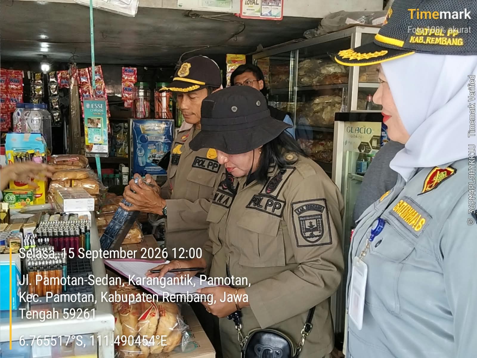 Berantas Rokok Ilegal, Tim Gabungan Sisir Kios di Jl. Jatirogo Pamotan.